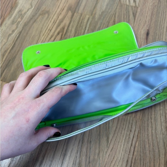 Clinique Makeup Travel Bag Silver Neon Green Snaps - Picture 5 of 8